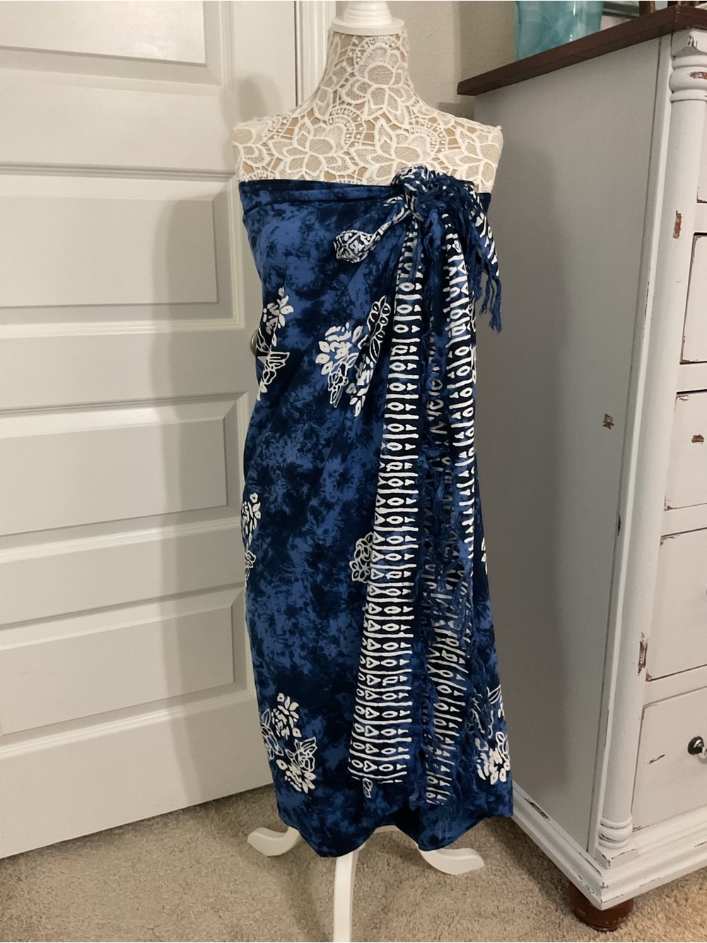 Blue White Batik Sarong Pareo Wrap Cover Up Que Sarong Sarong 44 x 60